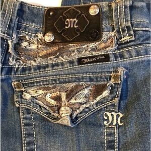 💙EUC MISS ME JEANS SZ 27 LIKE NEW! THE EXQUISITE DETAIL WILL DRAW EYES TO YOU!